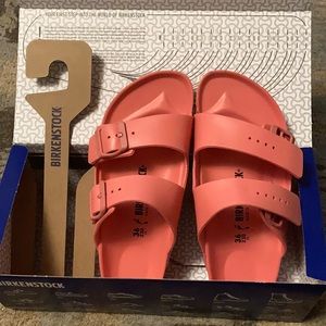 NEW Woman’s Birkenstock Arizona Pink
